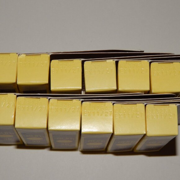 12 Sun Bum Coconut SPF 30 Broad Spectrum - .15oz Sunscreen Lip Balms Exp 2027 - Picture 3 of 3